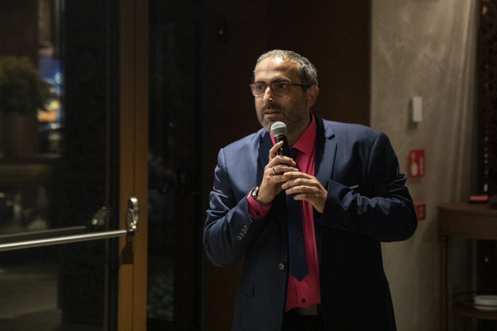 Marco Martorana mentre parla in pubblico